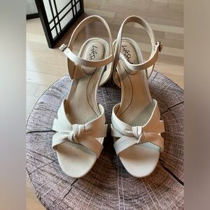 Like new size 11 Lifestride Lucky heeled sandal